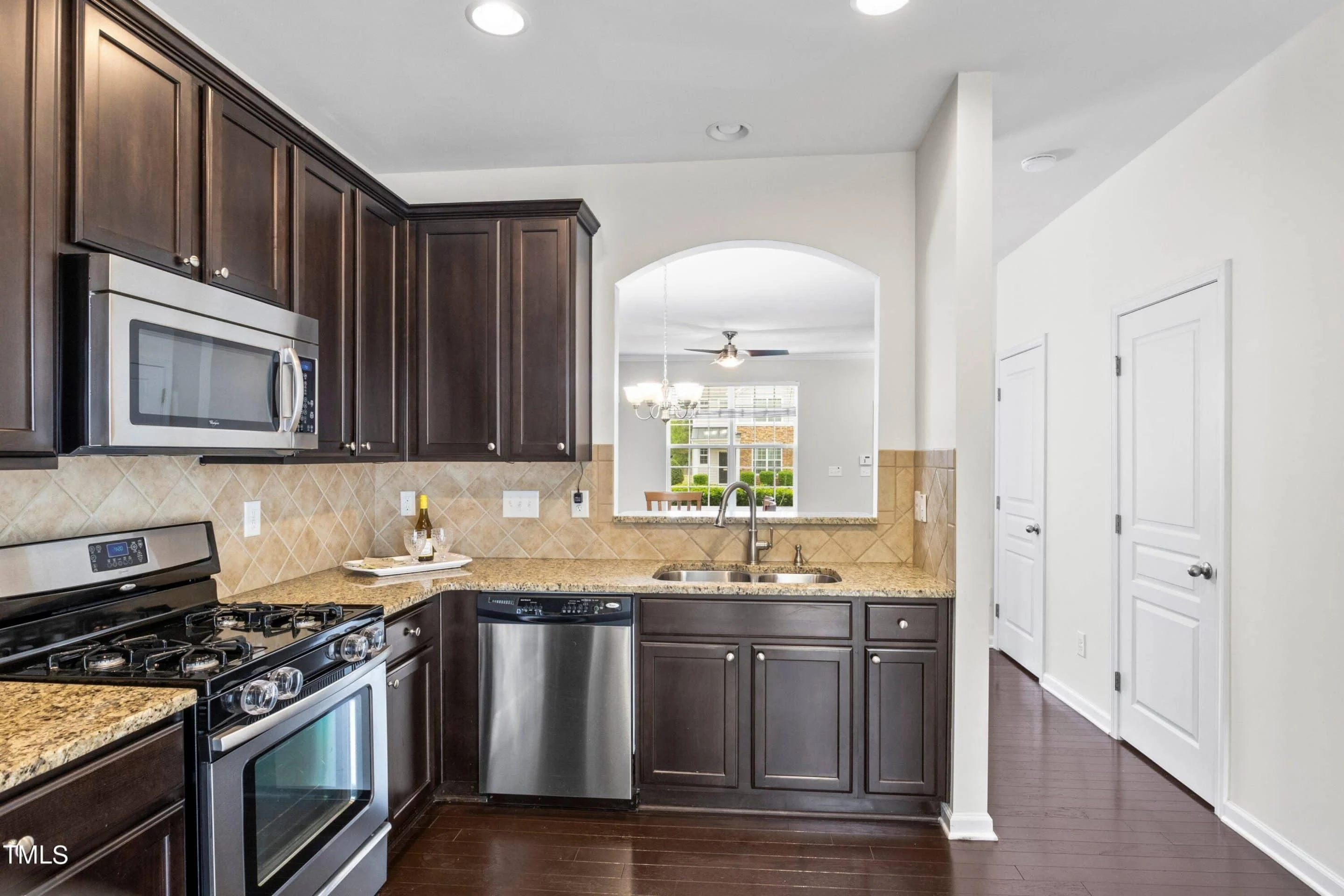 8-APARTMENT PLAN-Traditional Townhouse Plan - 3-Bed, 2.5-Bath, 1,750 SF 9 8-APARTMENT