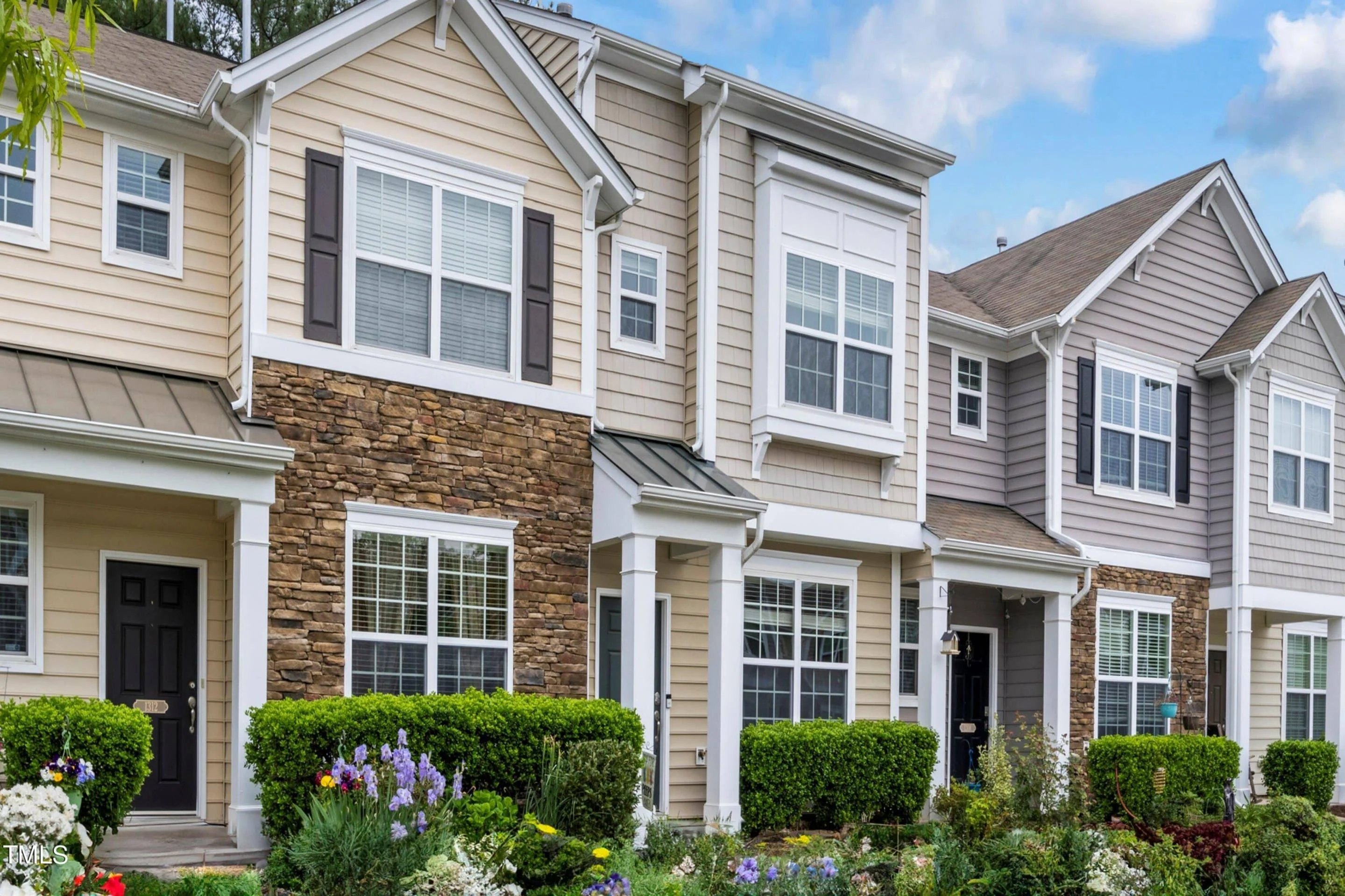 8-APARTMENT PLAN-Traditional Townhouse Plan - 3-Bed, 2.5-Bath, 1,750 SF 13 8-Unit Modern Craftsman Townhome Plan with Covered Porches & Bonus Rooms