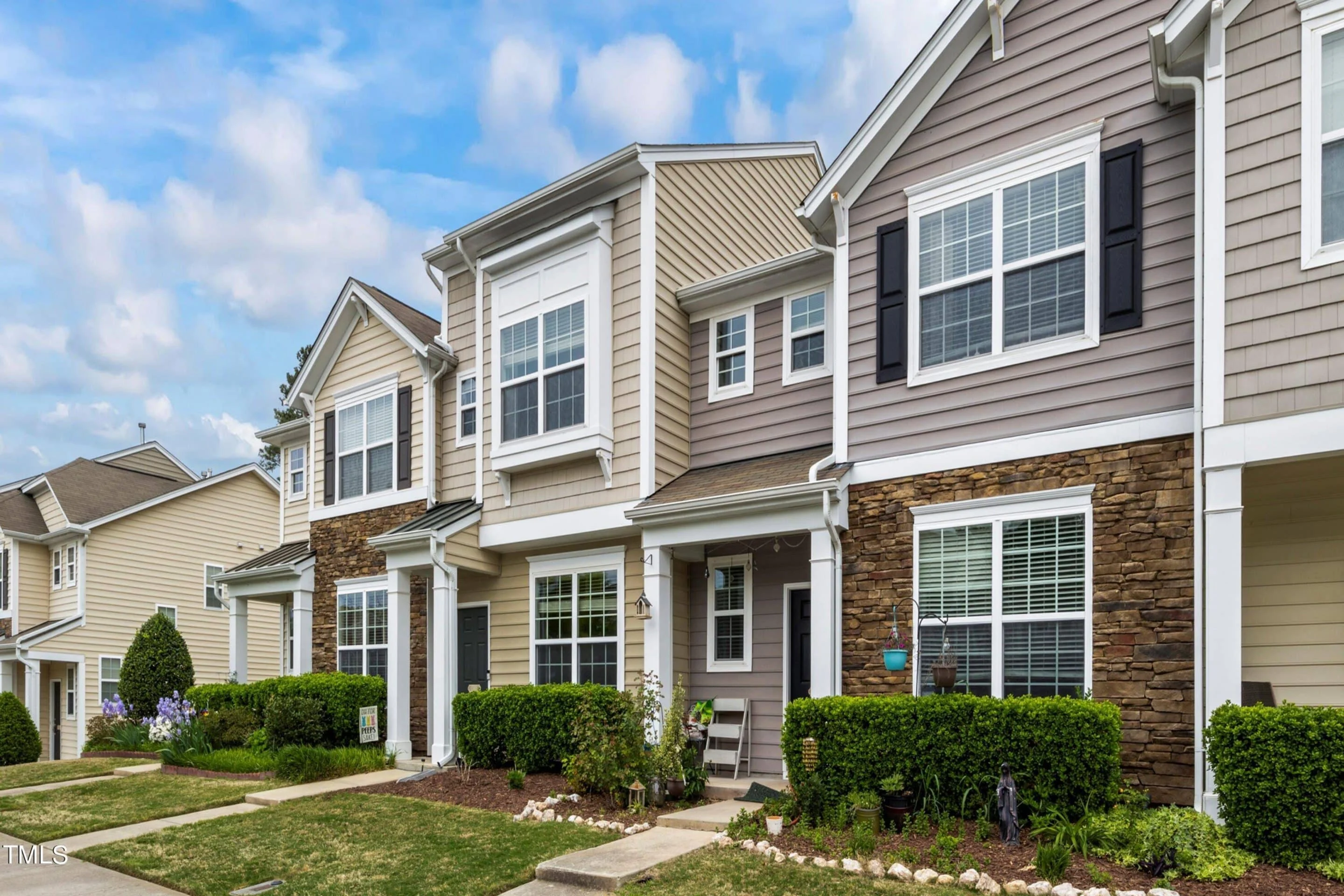 8-APARTMENT PLAN-Traditional Townhouse Plan - 3-Bed, 2.5-Bath, 1,750 SF 14 8-Unit Modern Craftsman Townhome Plan with Covered Porches & Bonus Rooms