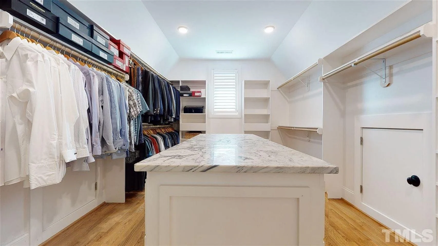 16-1429 HOUSE PLAN - 5-Bed, 6.5-Bath, 5,334 SF Modern Farmhouse House Plan 13 Spacious 3-Story Luxury house Plan with CAD Blueprints & Designs