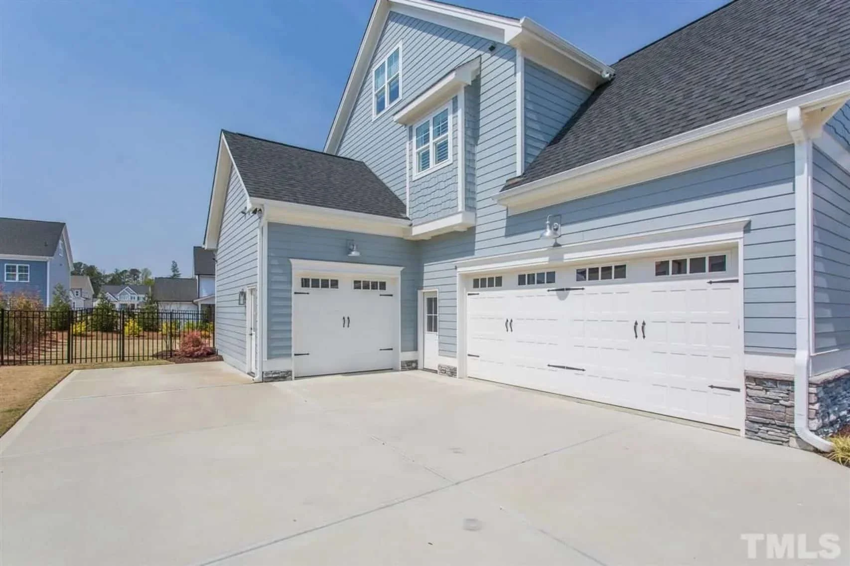 18-1636B HOUSE PLAN - Craftsman House Plan with 3 Floors, 5 Beds, and CAD Designs 5 Craftsman house Plan with 3 Floors, 5 Beds, and CAD Designs