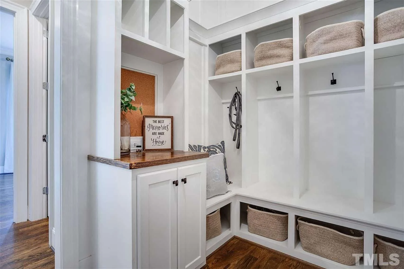 17-1474 HOUSE PLAN - Beautiful 2-Story House Floor Plan with 5 Bedrooms and CAD Designs 27 Beautiful 2-Story house Floor Plan with 5 Bedrooms and CAD Designs