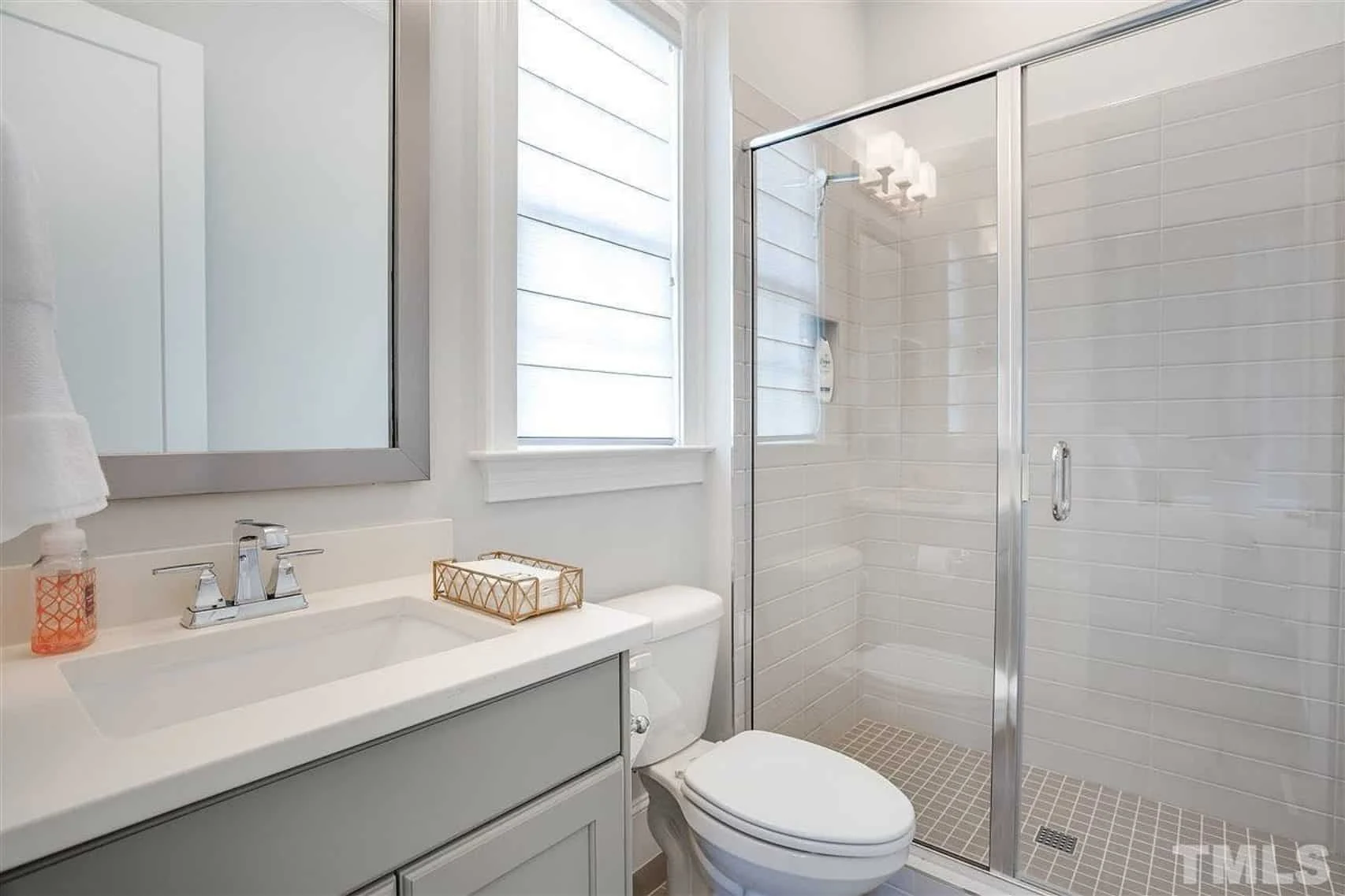 17-1474 HOUSE PLAN - Beautiful 2-Story House Floor Plan with 5 Bedrooms and CAD Designs 24 Beautiful 2-Story house Floor Plan with 5 Bedrooms and CAD Designs