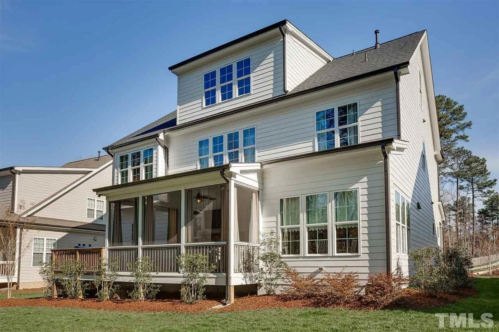 17-1474 HOUSE PLAN - Beautiful 2-Story House Floor Plan with 5 Bedrooms and CAD Designs 4 Beautiful 2-Story house Floor Plan with 5 Bedrooms and CAD Designs