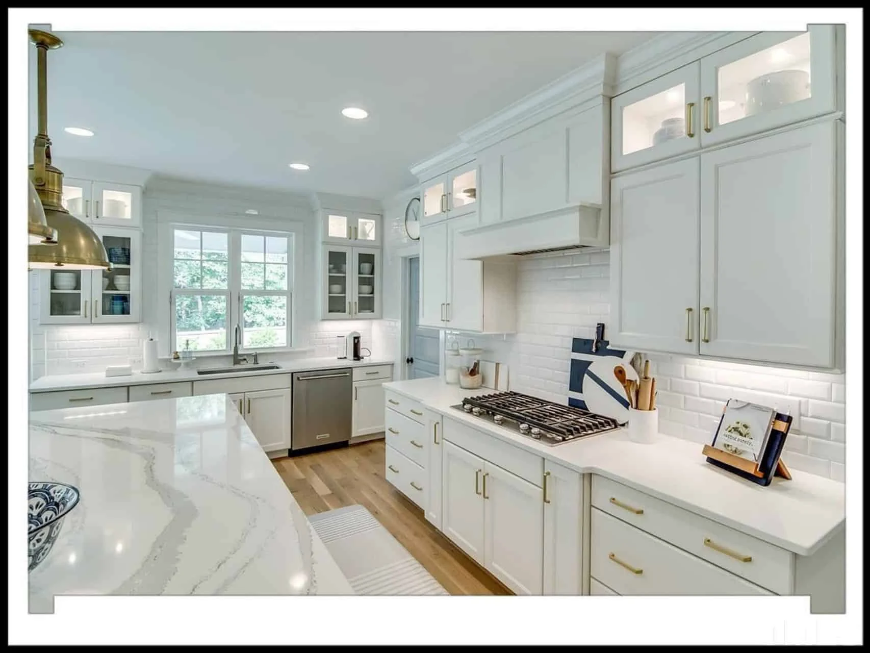 17-1060 HOUSE PLAN - Traditional House Plan with 2.5 Stories, 4 Beds, and CAD Blueprint 4 Traditional house Plan with 2.5 Stories, 4 Beds, and CAD Blueprint