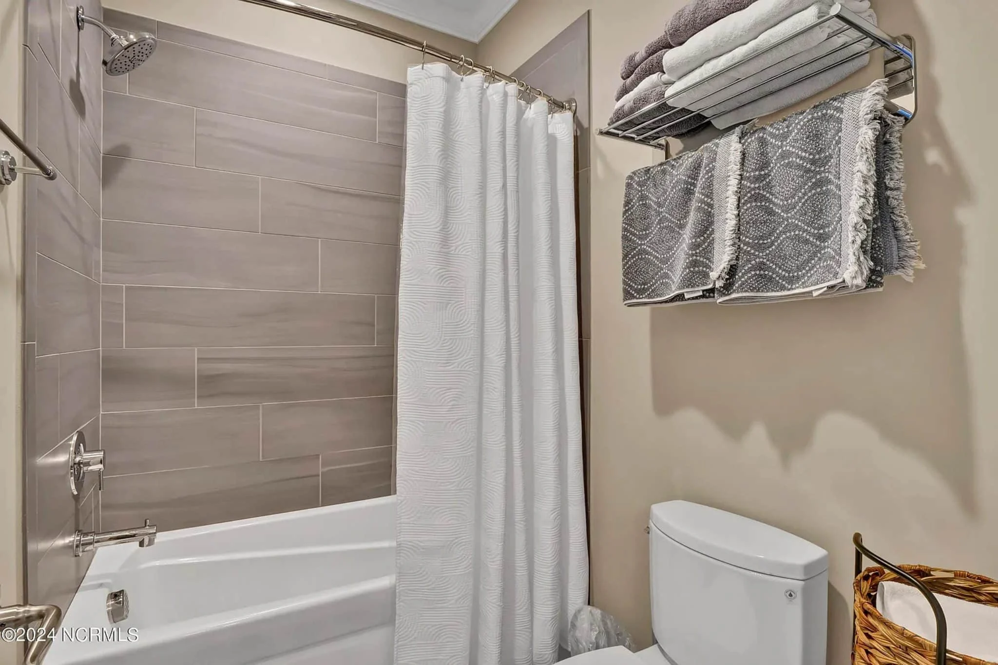 17-1739 HOUSE PLAN - 5-Bedroom Classical House Plan – Spacious 2-Story Home with Garage & Open Concept 64 Elegant 5-Bedroom house Floor Plan with 2 Stories and Garage