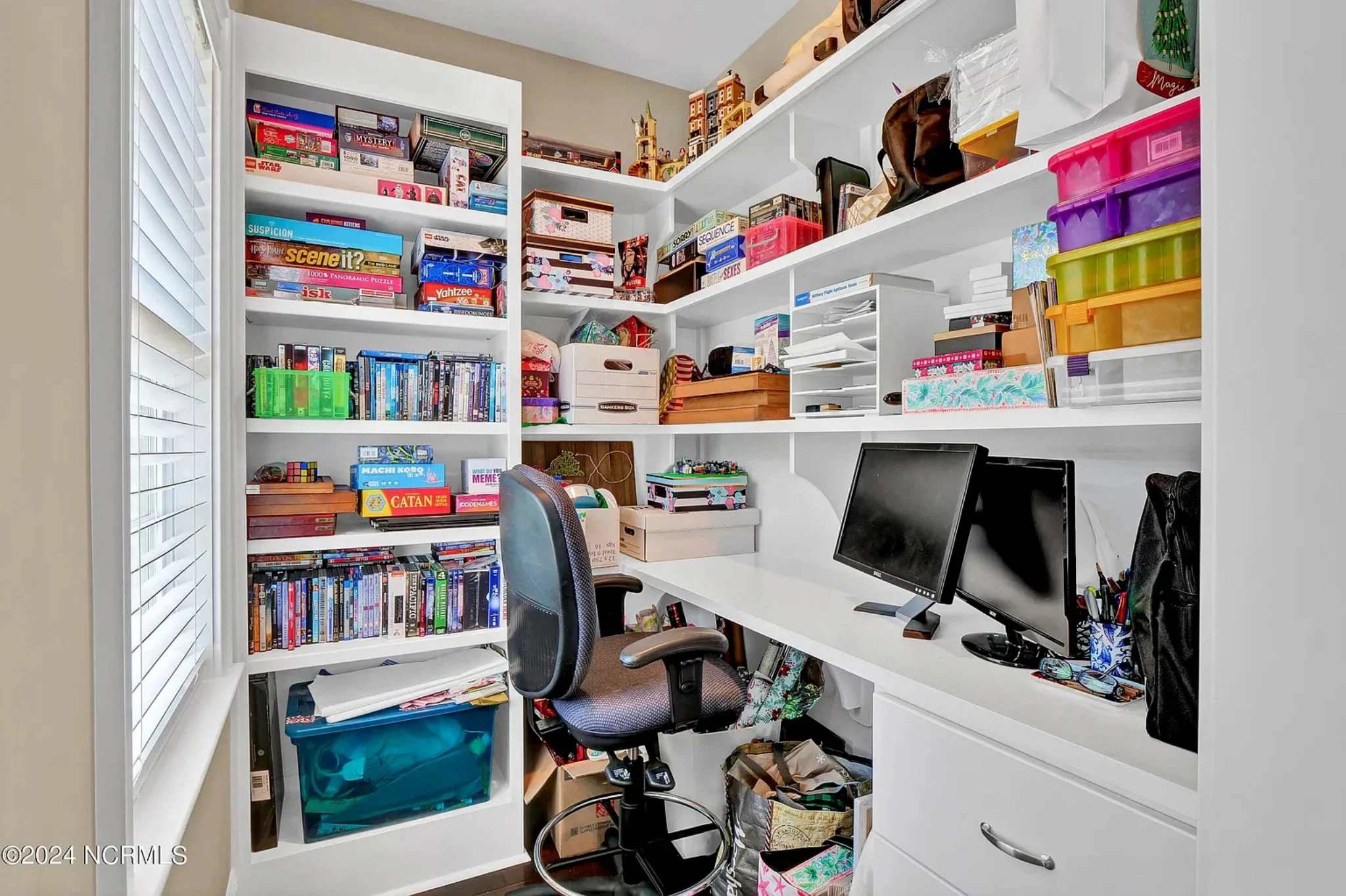 17-1739 HOUSE PLAN - 5-Bedroom Classical House Plan – Spacious 2-Story Home with Garage & Open Concept 54 Elegant 5-Bedroom house Floor Plan with 2 Stories and Garage