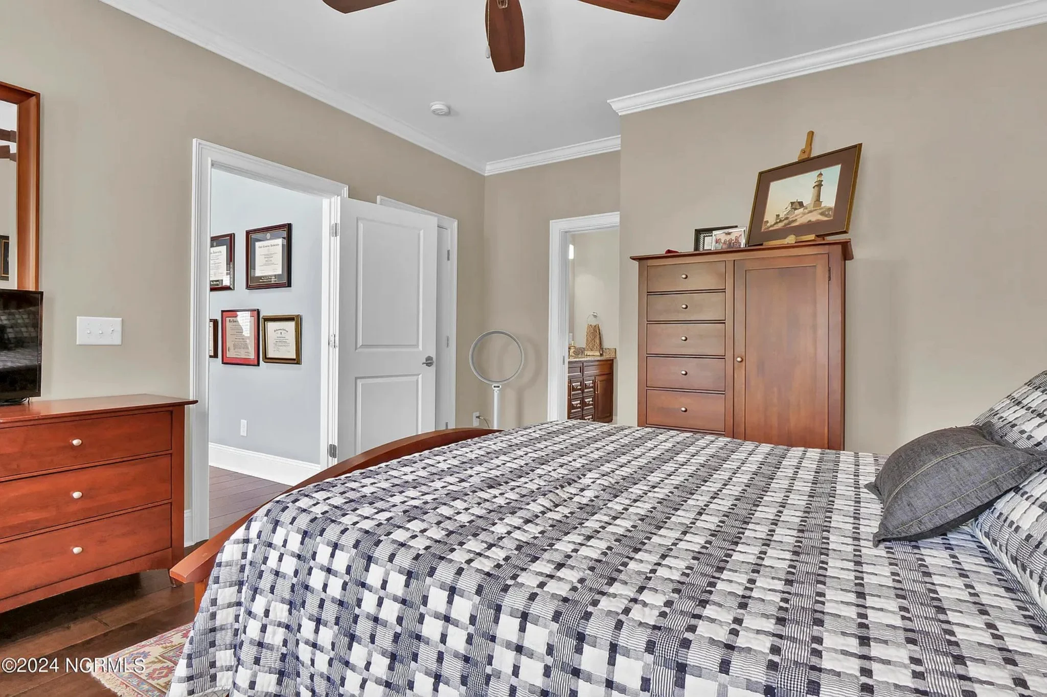 17-1739 HOUSE PLAN - 5-Bedroom Classical House Plan – Spacious 2-Story Home with Garage & Open Concept 52 Elegant 5-Bedroom house Floor Plan with 2 Stories and Garage