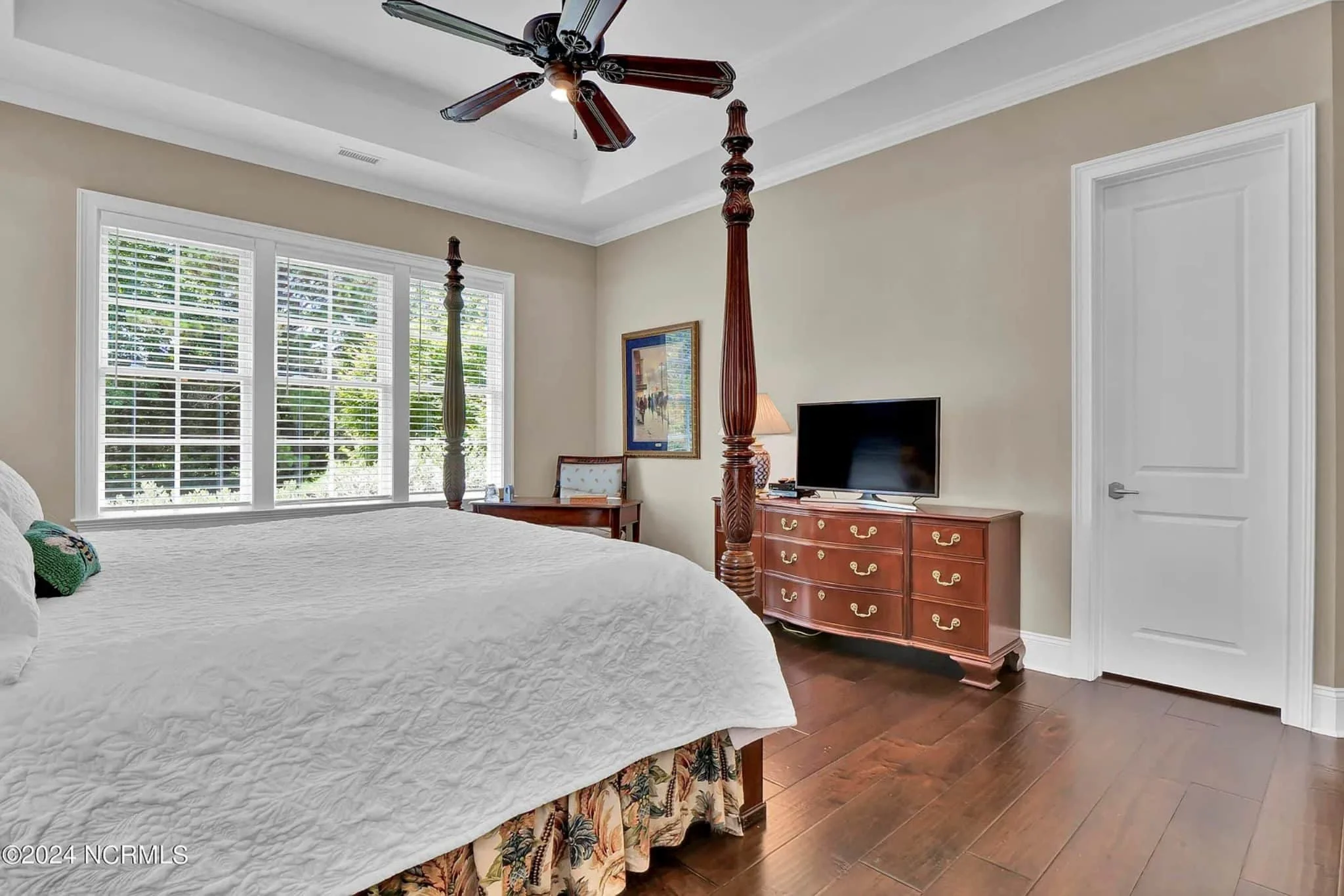 17-1739 HOUSE PLAN - 5-Bedroom Classical House Plan – Spacious 2-Story Home with Garage & Open Concept 48 Elegant 5-Bedroom house Floor Plan with 2 Stories and Garage