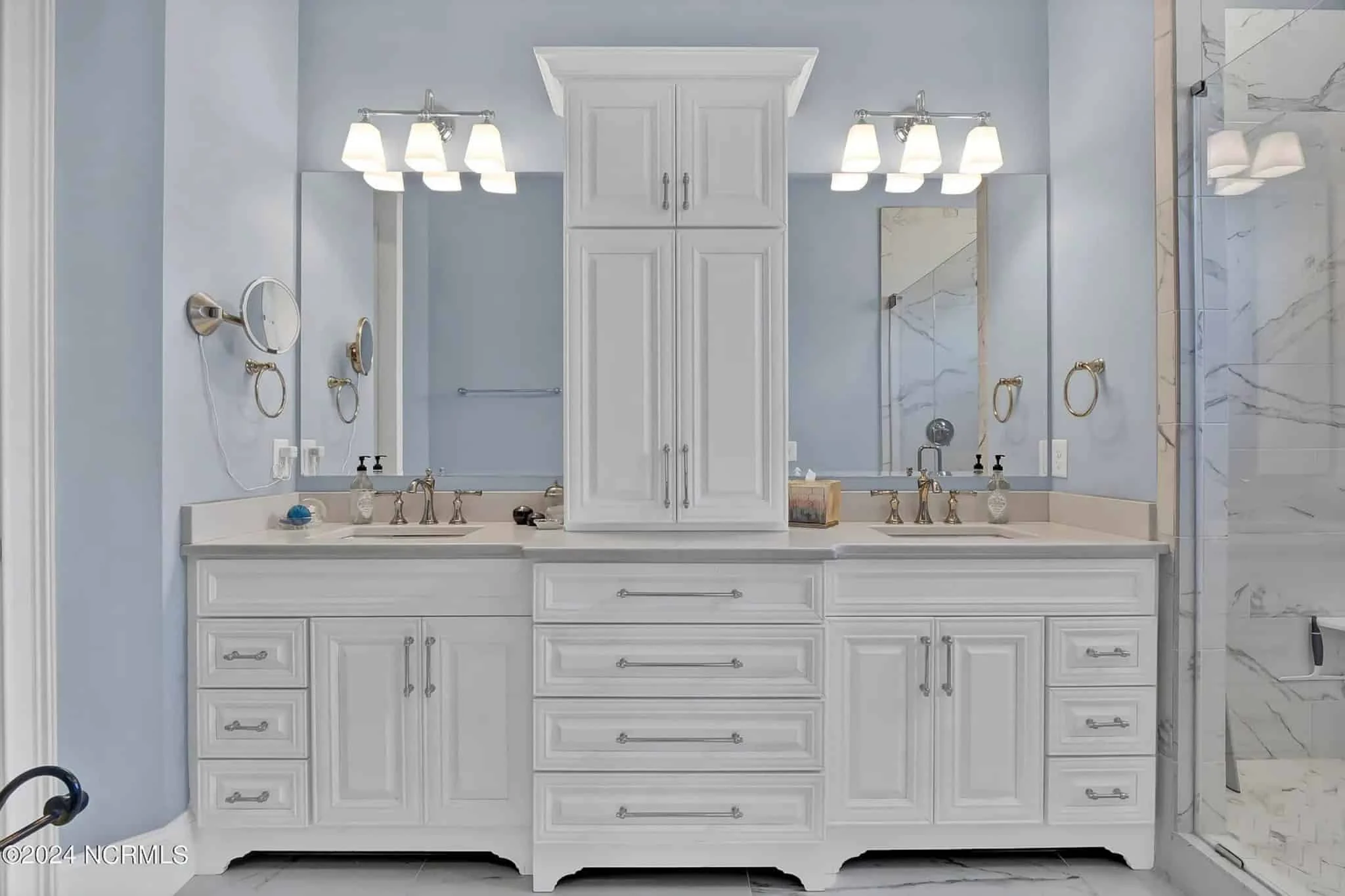 17-1739 HOUSE PLAN - 5-Bedroom Classical House Plan – Spacious 2-Story Home with Garage & Open Concept 46 Elegant 5-Bedroom house Floor Plan with 2 Stories and Garage