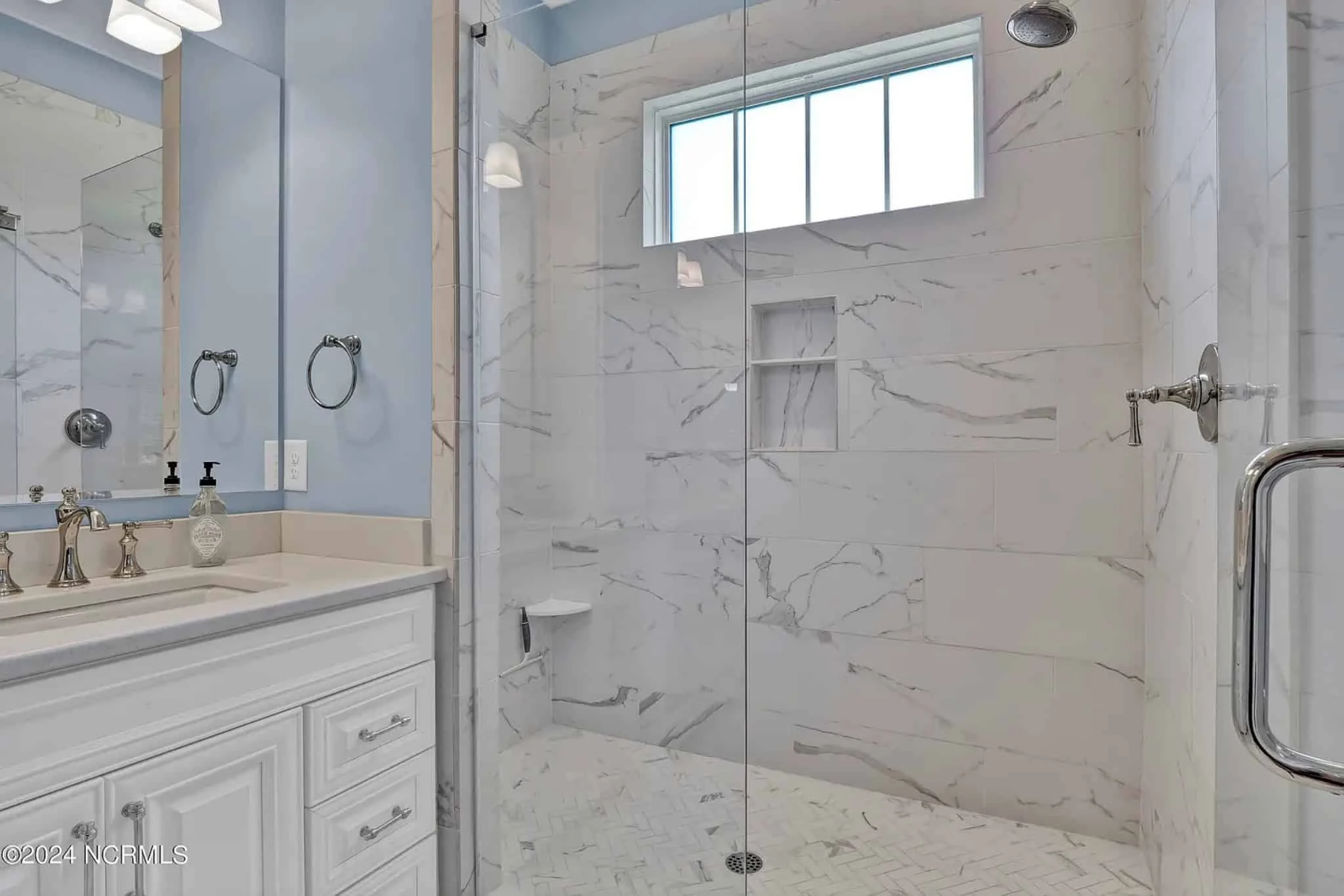 17-1739 HOUSE PLAN - 5-Bedroom Classical House Plan – Spacious 2-Story Home with Garage & Open Concept 44 Elegant 5-Bedroom house Floor Plan with 2 Stories and Garage