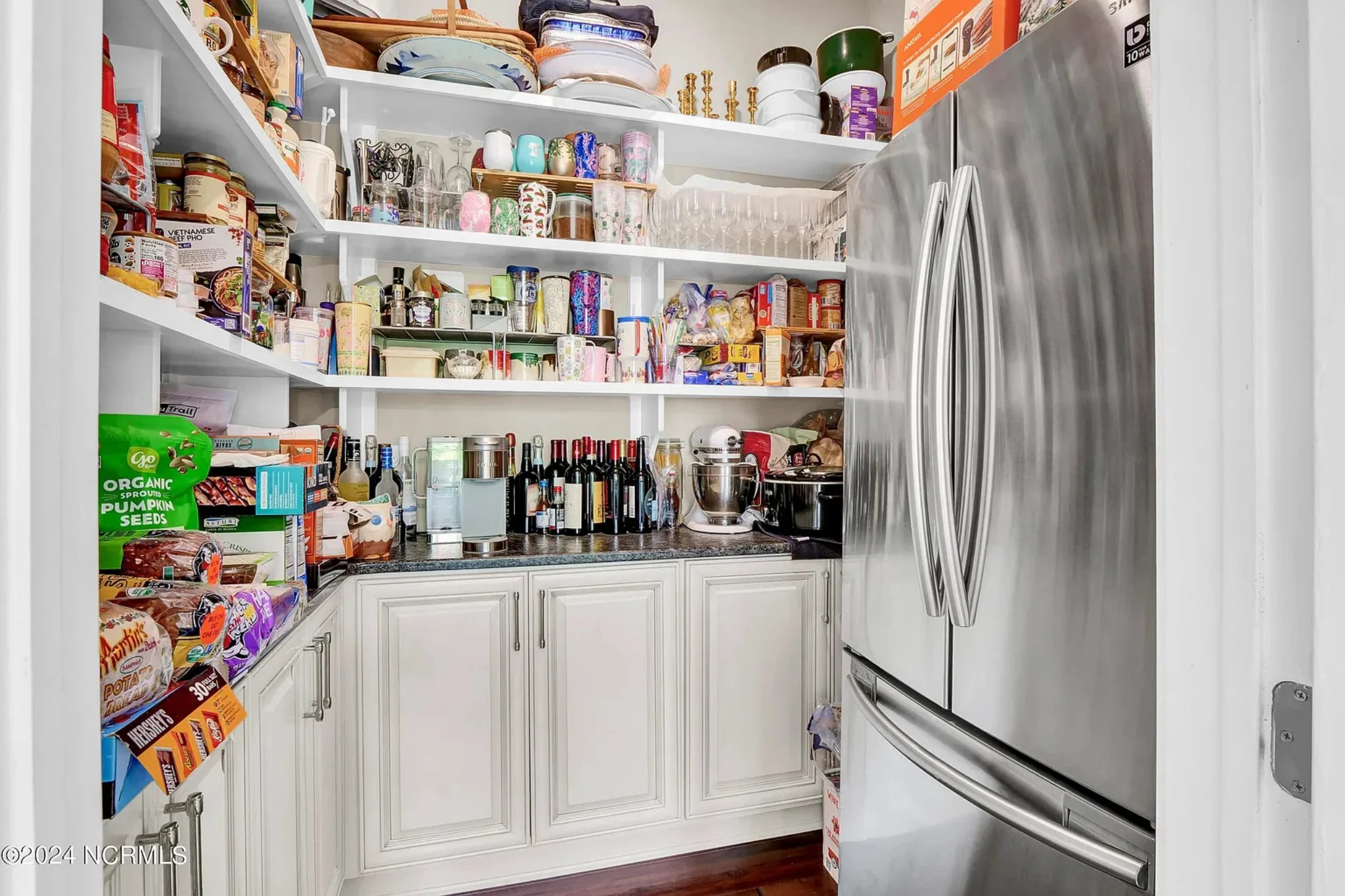 17-1739 HOUSE PLAN - 5-Bedroom Classical House Plan – Spacious 2-Story Home with Garage & Open Concept 33 Elegant 5-Bedroom house Floor Plan with 2 Stories and Garage