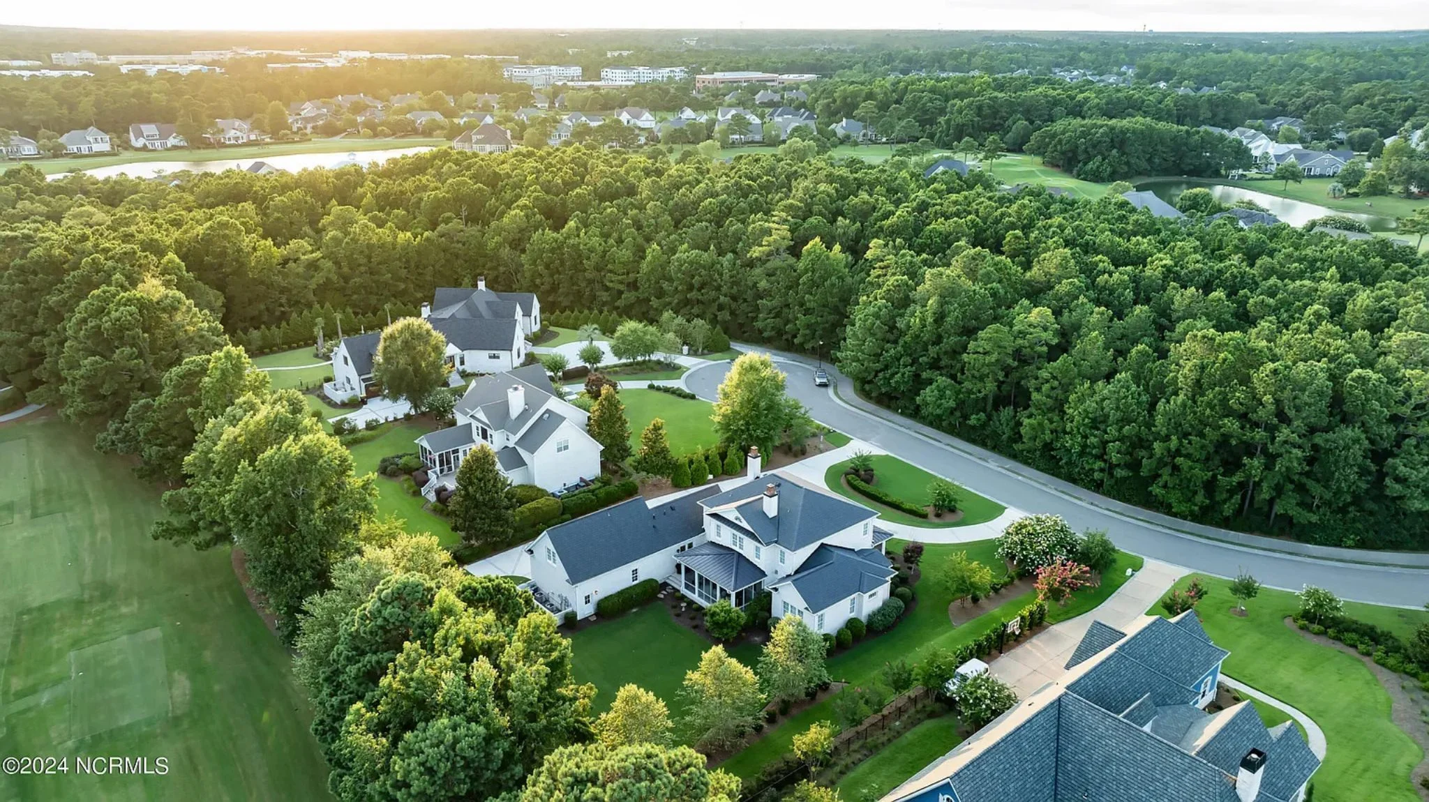 17-1739 HOUSE PLAN - 5-Bedroom Classical House Plan – Spacious 2-Story Home with Garage & Open Concept 19 Elegant 5-Bedroom house Floor Plan with 2 Stories and Garage