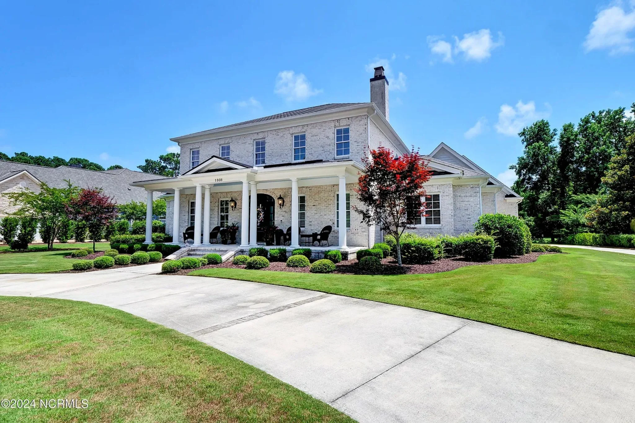 17-1739 HOUSE PLAN - 5-Bedroom Classical House Plan – Spacious 2-Story Home with Garage & Open Concept 18 Elegant 5-Bedroom house Floor Plan with 2 Stories and Garage