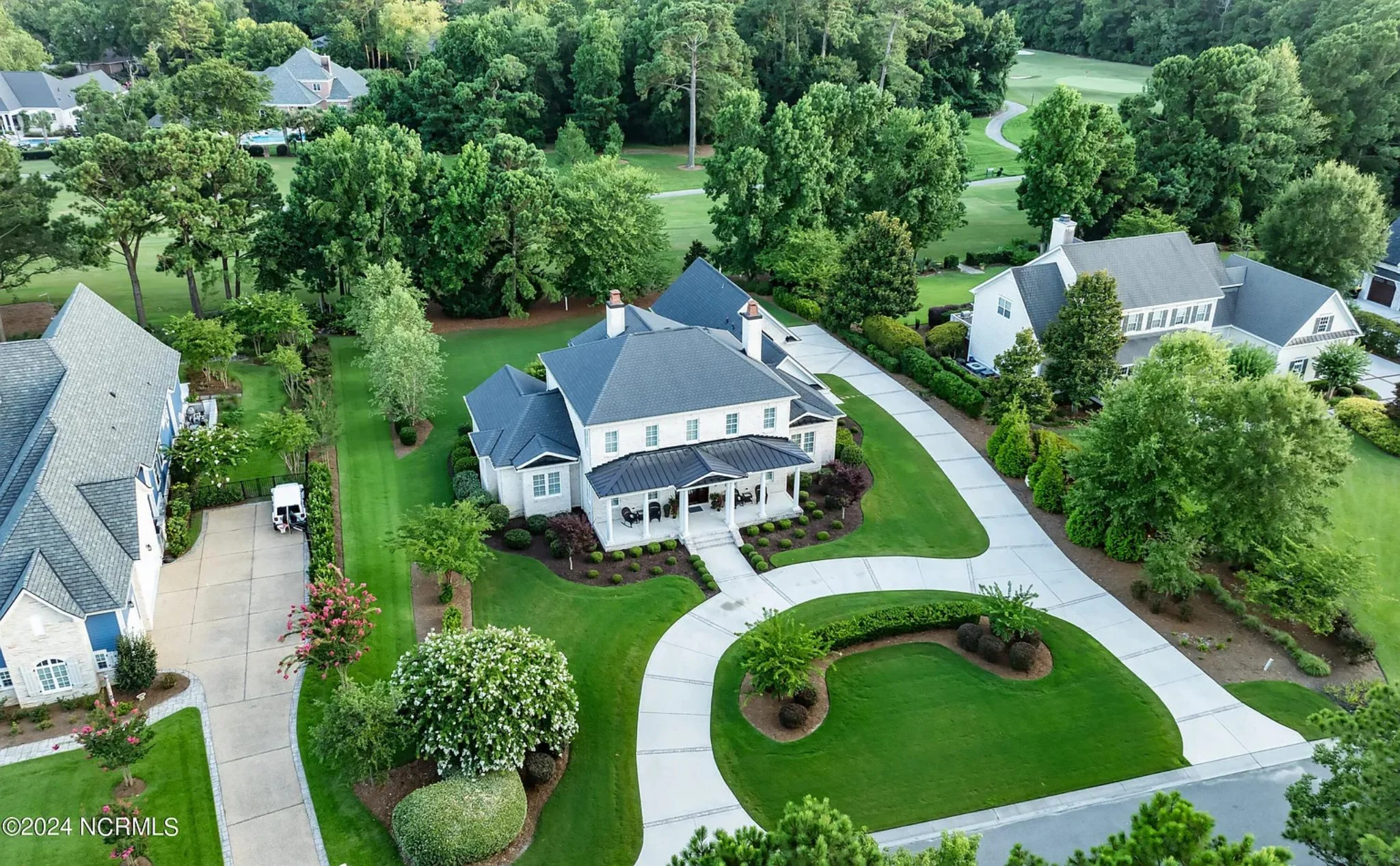 17-1739 HOUSE PLAN - 5-Bedroom Classical House Plan – Spacious 2-Story Home with Garage & Open Concept 17 Elegant 5-Bedroom house Floor Plan with 2 Stories and Garage