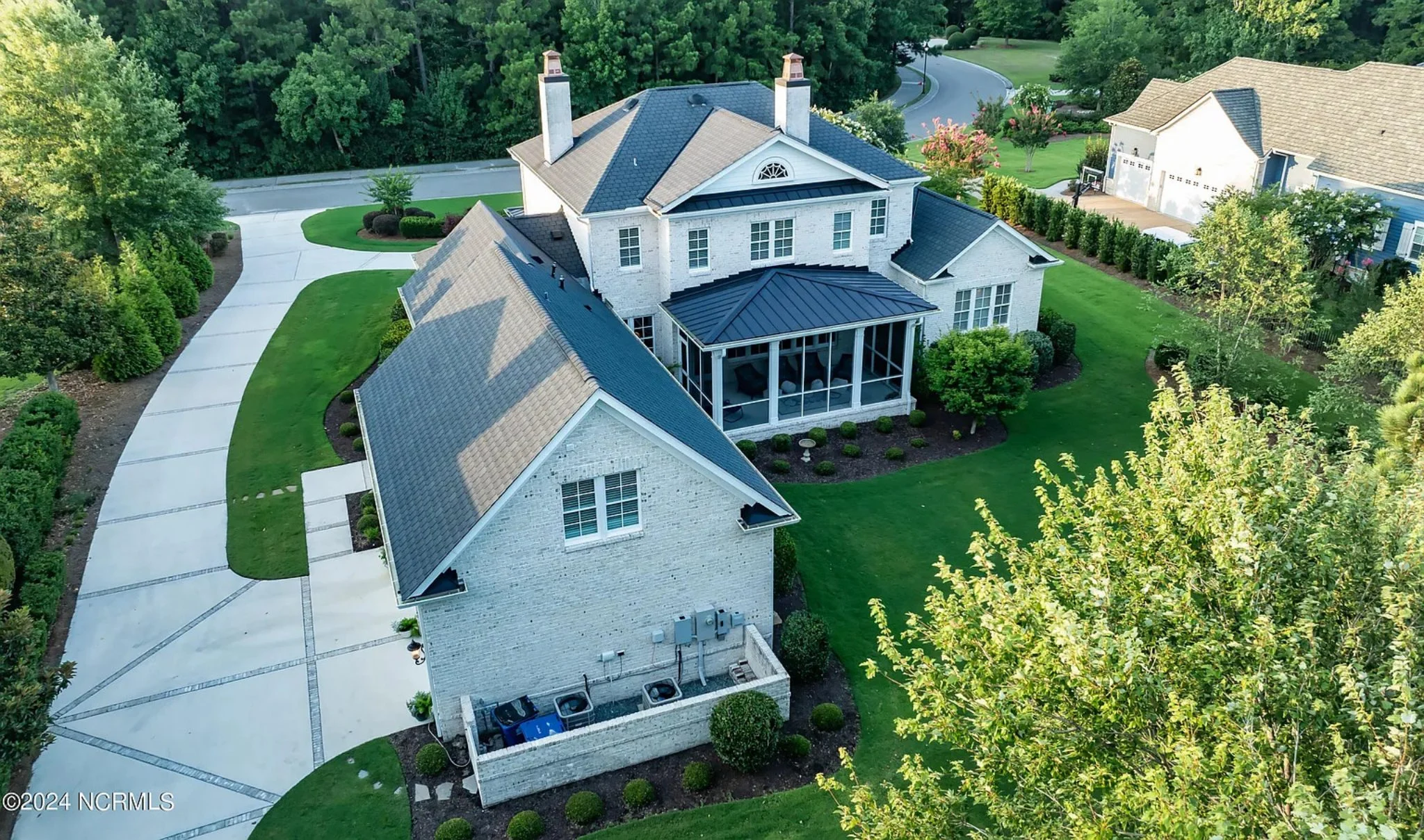 17-1739 HOUSE PLAN - 5-Bedroom Classical House Plan – Spacious 2-Story Home with Garage & Open Concept 15 Elegant 5-Bedroom house Floor Plan with 2 Stories and Garage