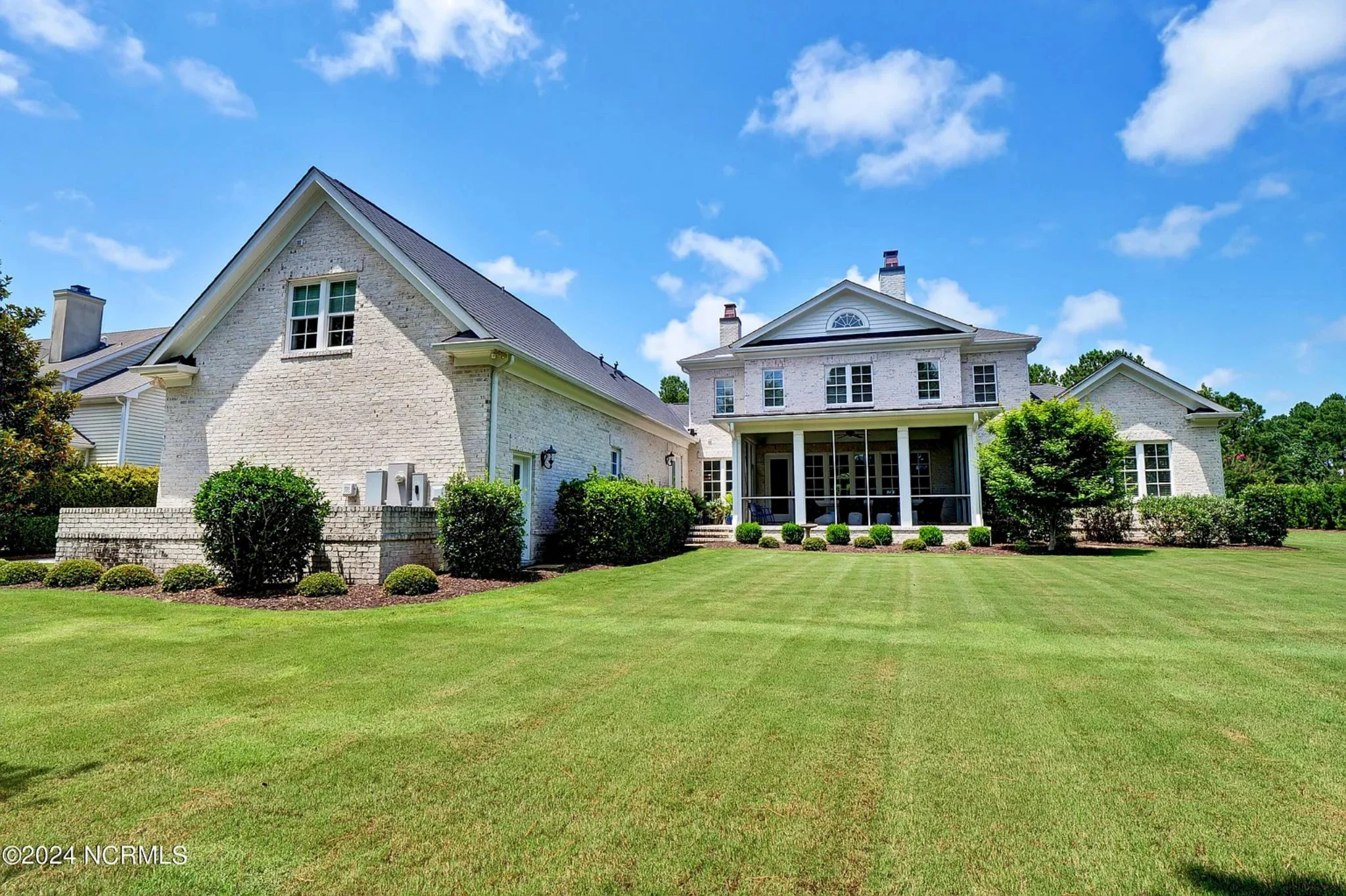 17-1739 HOUSE PLAN - 5-Bedroom Classical House Plan – Spacious 2-Story Home with Garage & Open Concept 14 Elegant 5-Bedroom house Floor Plan with 2 Stories and Garage