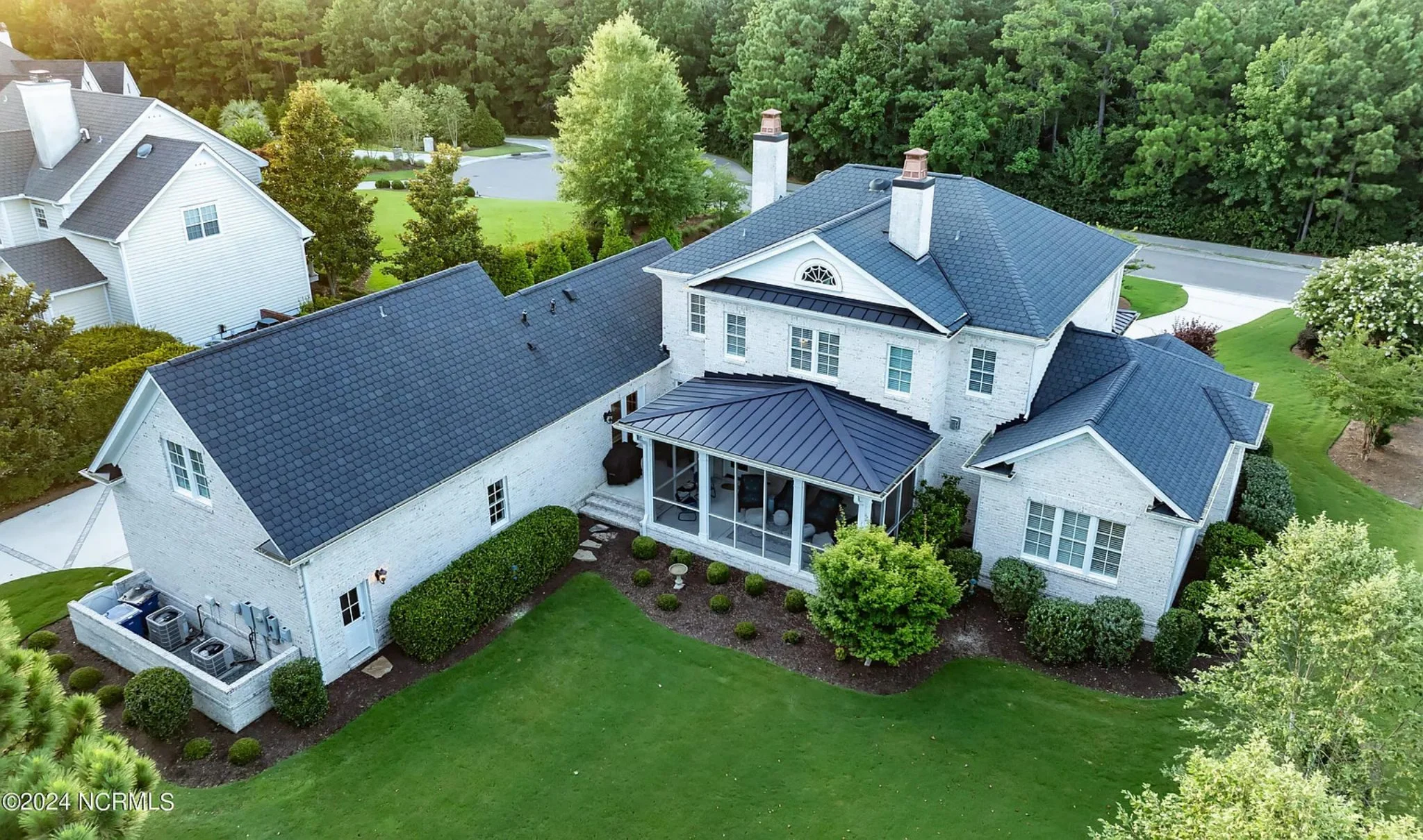 17-1739 HOUSE PLAN - 5-Bedroom Classical House Plan – Spacious 2-Story Home with Garage & Open Concept 13 Elegant 5-Bedroom house Floor Plan with 2 Stories and Garage