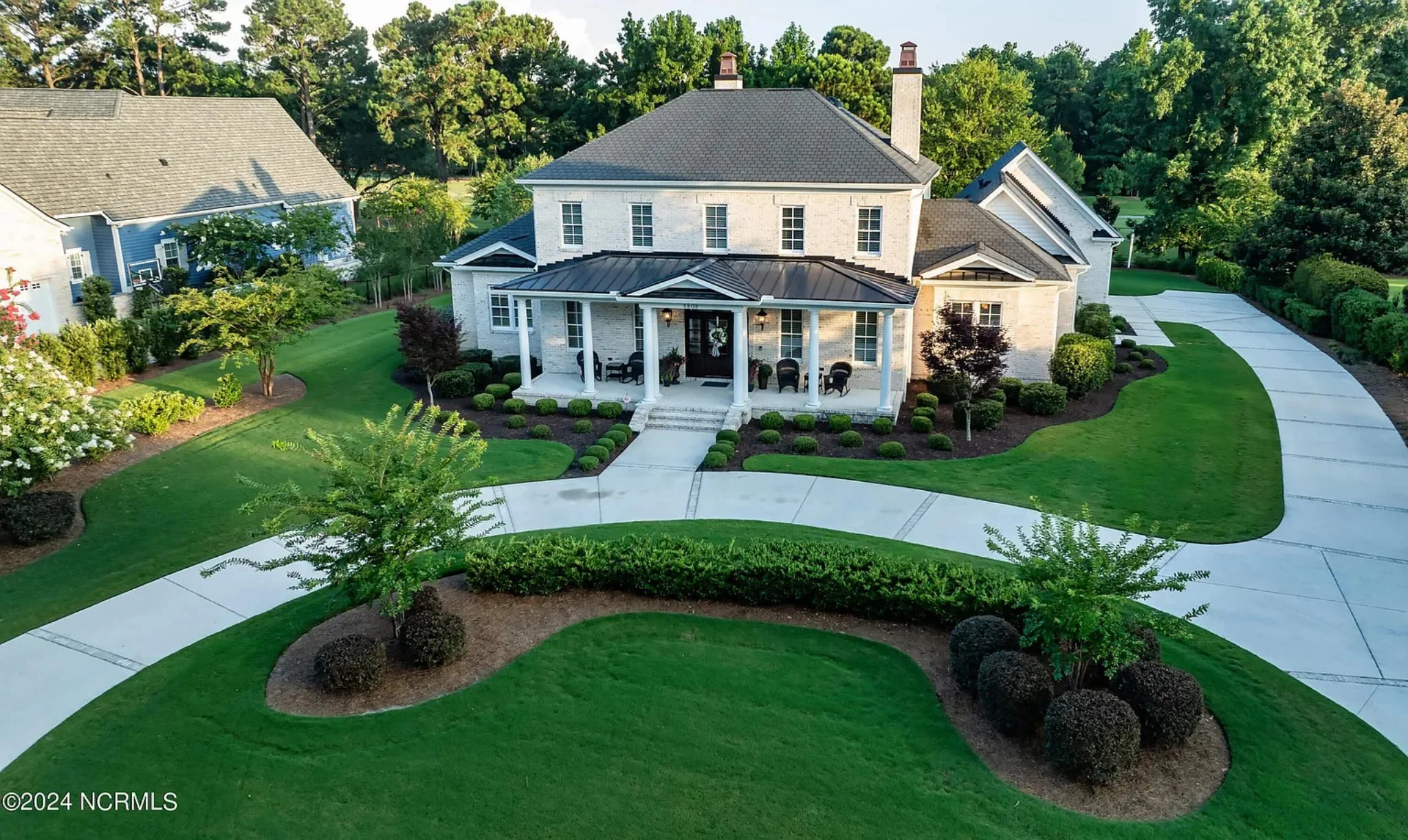 17-1739 HOUSE PLAN - 5-Bedroom Classical House Plan – Spacious 2-Story Home with Garage & Open Concept 11 Elegant 5-Bedroom house Floor Plan with 2 Stories and Garage