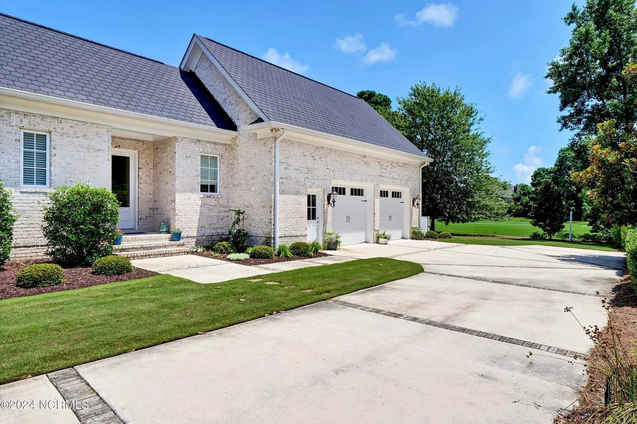 17-1739 HOUSE PLAN - 5-Bedroom Classical House Plan – Spacious 2-Story Home with Garage & Open Concept 10 Elegant 5-Bedroom house Floor Plan with 2 Stories and Garage