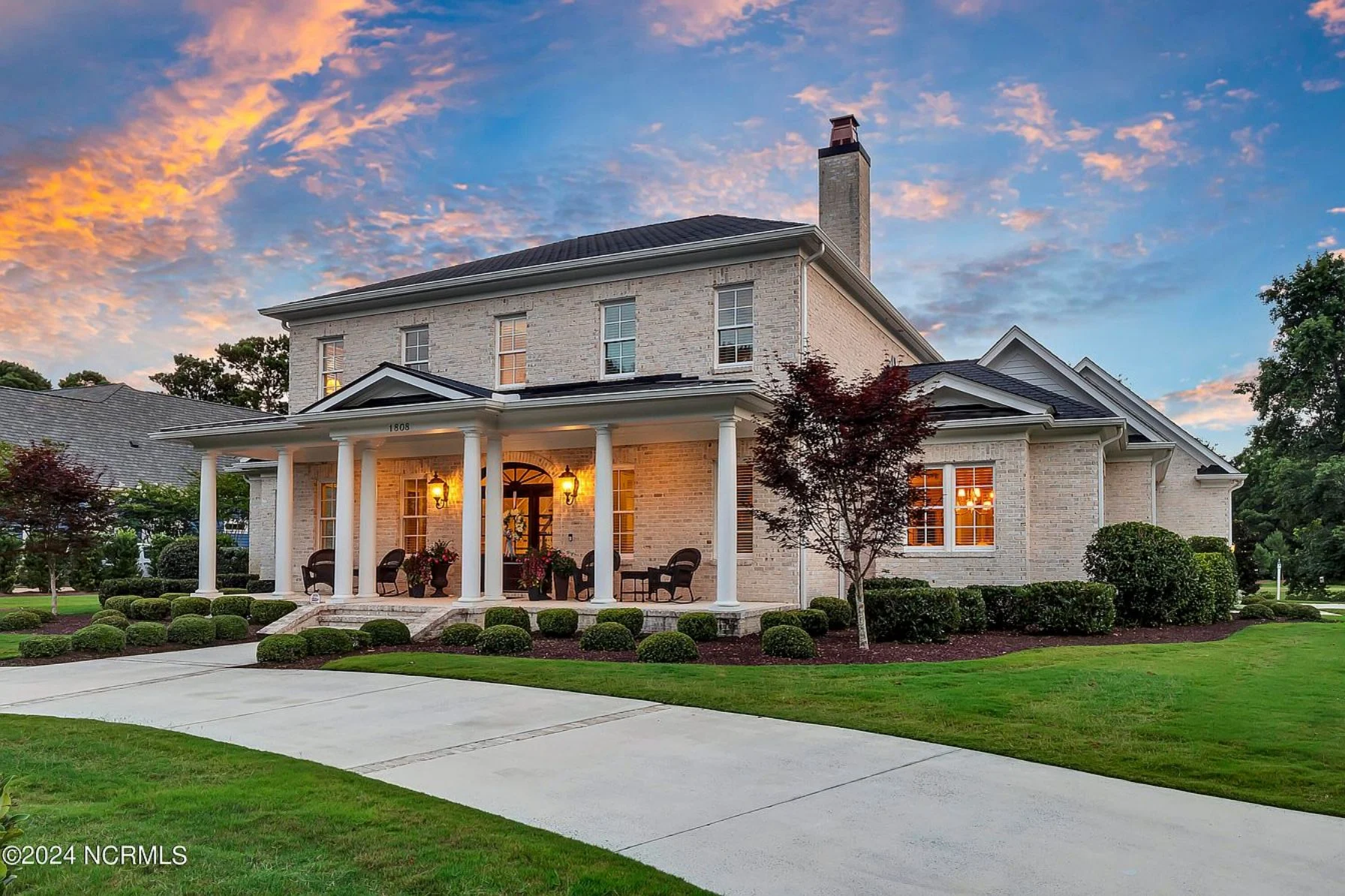 17-1739 HOUSE PLAN - 5-Bedroom Classical House Plan – Spacious 2-Story Home with Garage & Open Concept 3 Elegant 5-Bedroom house Floor Plan with 2 Stories and Garage