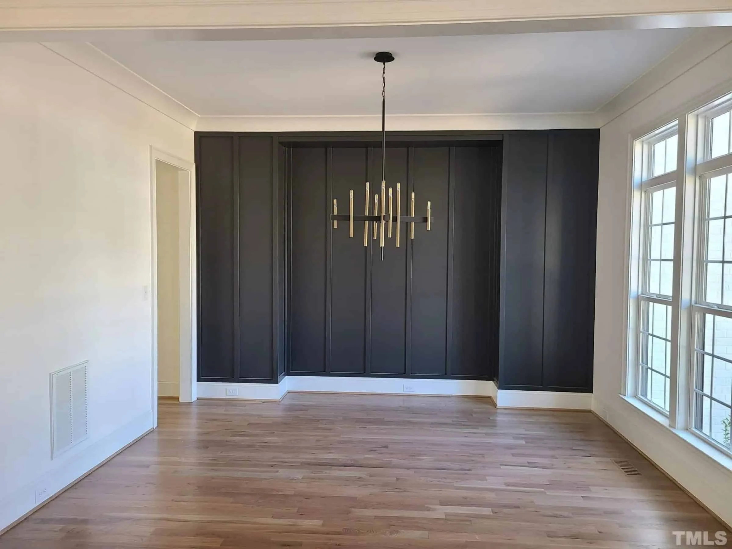 20-1846F HOUSE PLAN - Spacious Farmhouse House Plan with Detailed Floor Blueprint 6 Spacious Farmhouse house Plan with Detailed Floor Blueprint