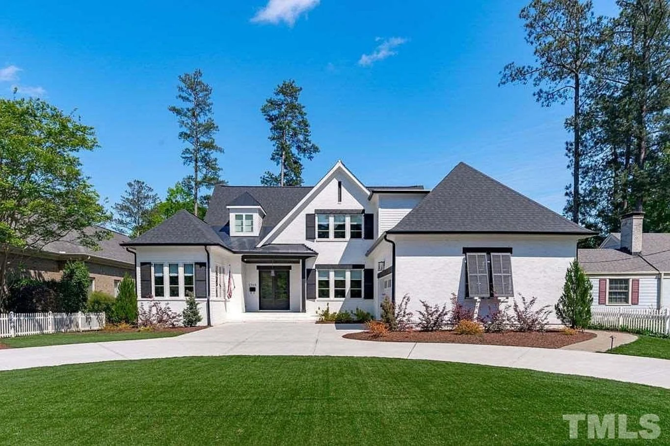 17-2175 HOUSE PLAN - Custom House Plan with 4 Beds, CAD Blueprint, and Features 2 Custom house Plan with 4 Beds, CAD Blueprint, and Features
