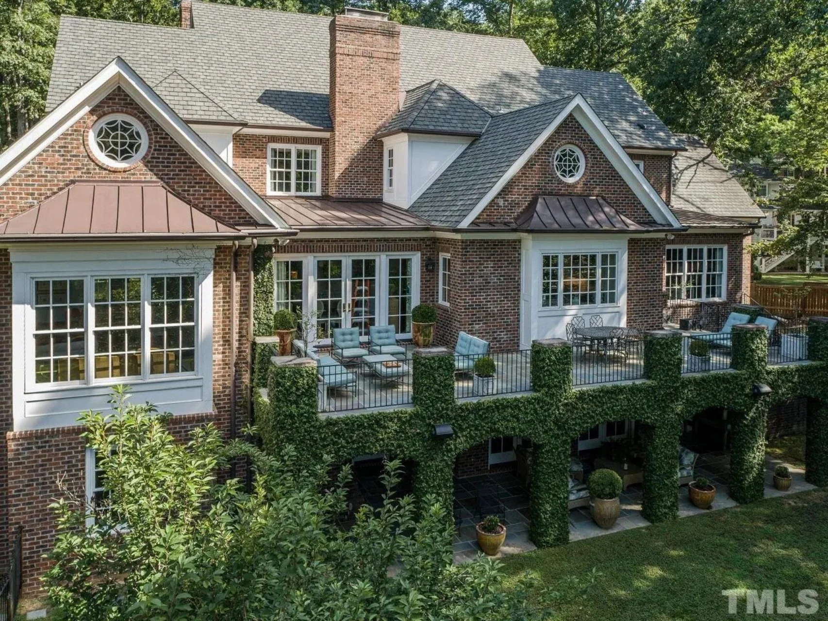 10-1489 HOUSE PLAN - Traditional 2-Story House Plan with 5 Beds, 4 Baths & 3-Car Garage | 5144 SqFt 4 Traditional 2-Story house Plan with 5 Beds, 4 Baths & 3-Car Garage