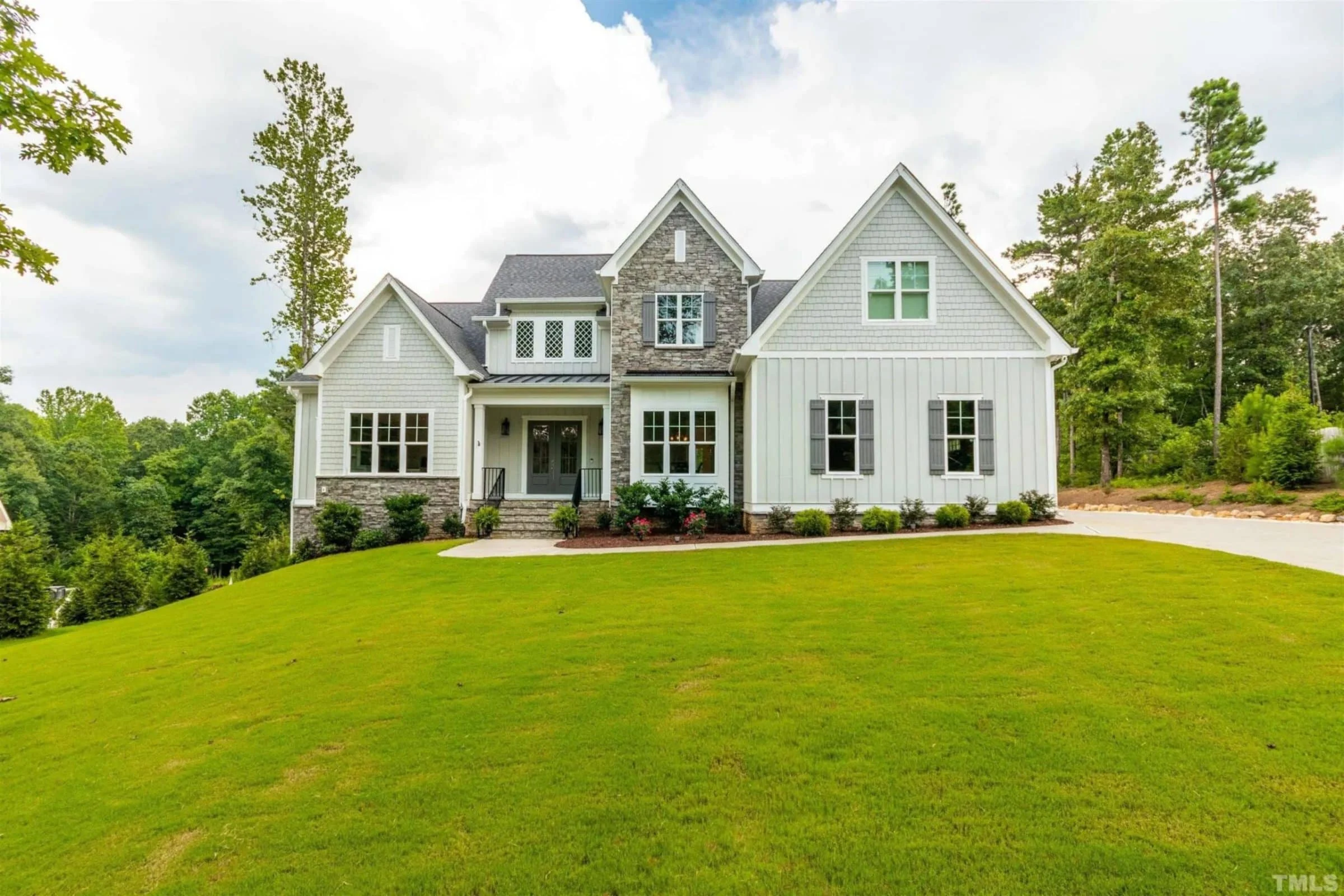 16-1246 HOUSE PLAN - Beautiful 2-Story House Blueprint with 5 Bedrooms & 3-Car Garage 4 Beautiful 2-Story house Blueprint with 5 Bedrooms & 3-Car Garage