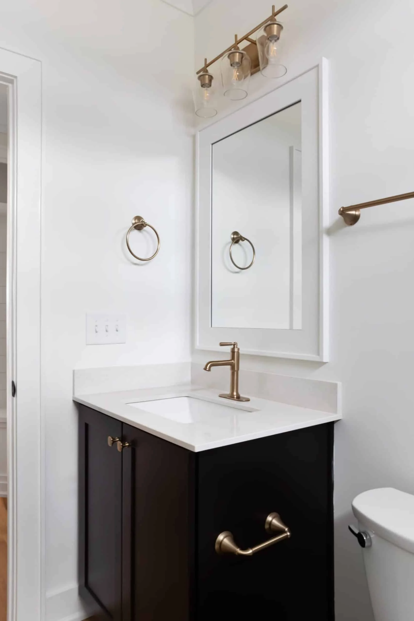 17-1436 HOUSE PLAN - Modern Farmhouse House Plan with Detailed Blueprint Designs 20 Modern Farmhouse house Plan with Detailed Blueprint Designs