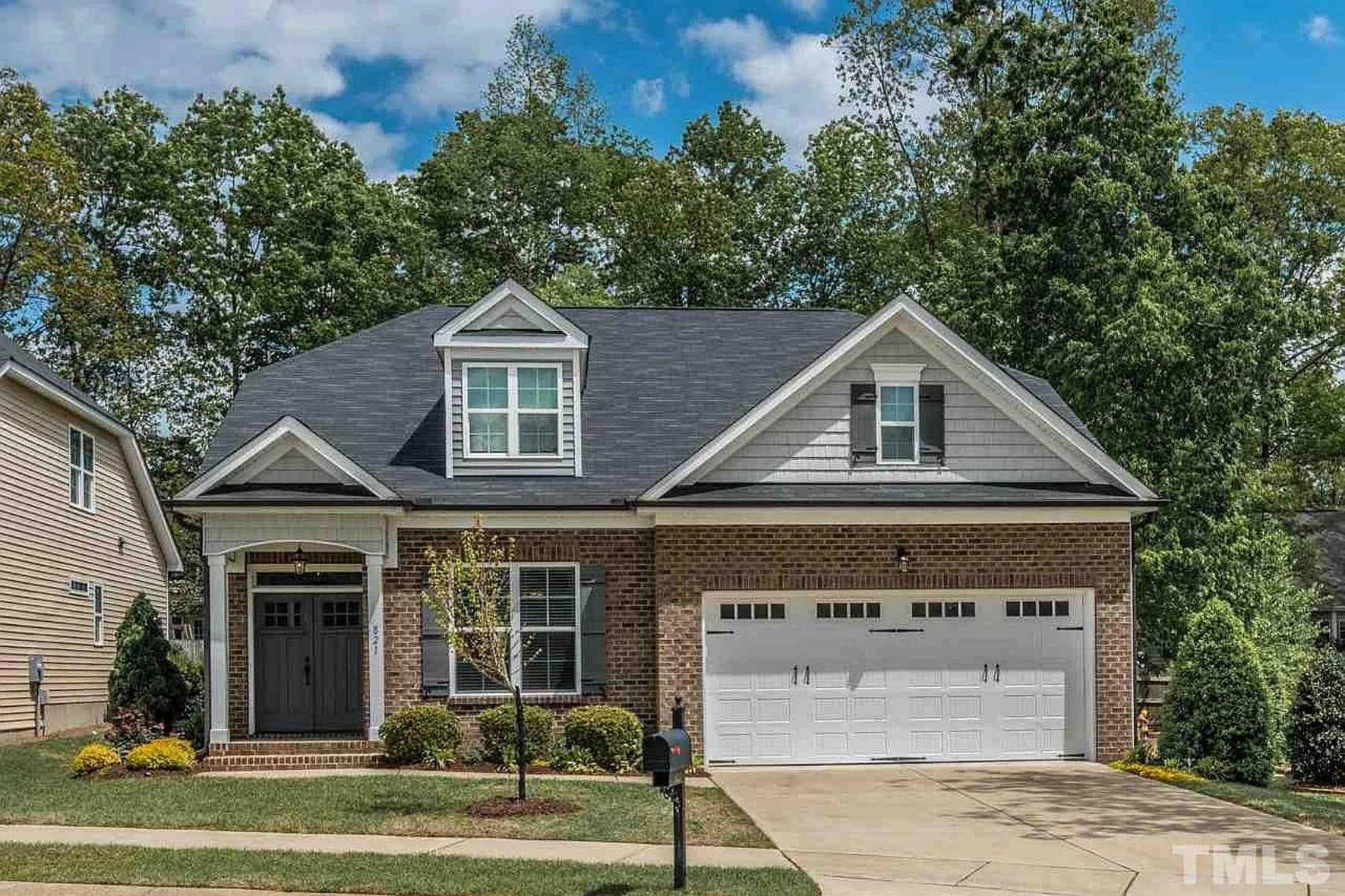 13-1402 OAK HOUSE PLAN - Traditional Ranch Home Plan - 3-Bed, 2-Bath, 2,339 SF 2 Modern Craftsman house with Floor Plan, Blueprint & CAD Designs