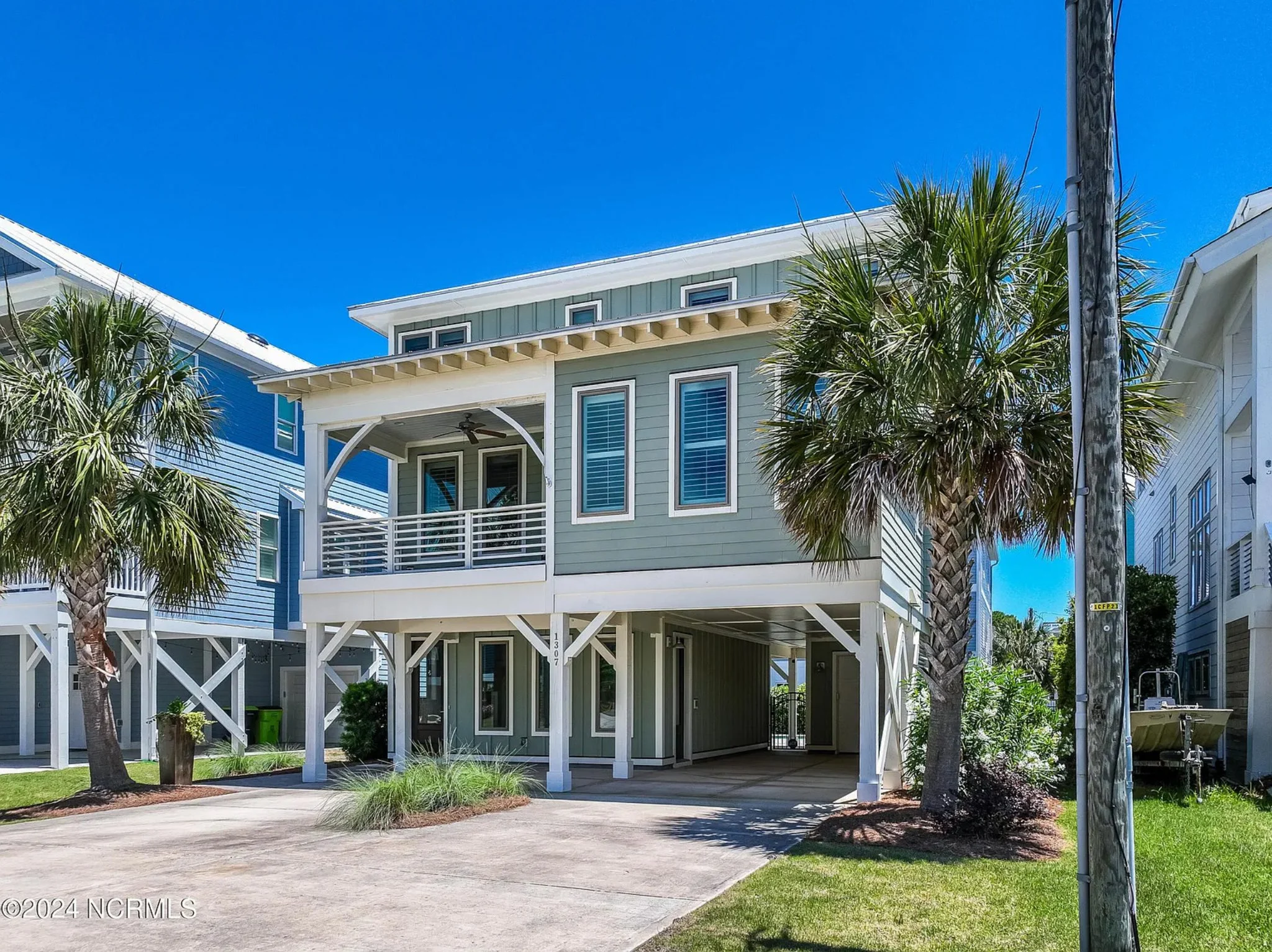 Stunning Coastal Home Plan with Modern Features and Blueprint Designs