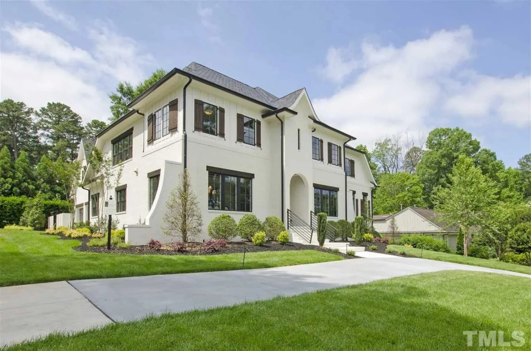 Expansive-5-Bedroom-Home-Plan-with-Blueprint-and-CAD-Designs
